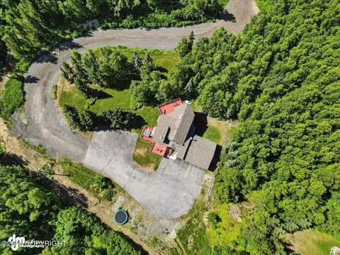 7900 Sitzmark Cir, Anchorage, AK 99507