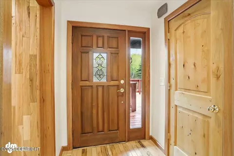 Entry Way - 7900 Sitzmark Cir, Anchorage, AK 99507 photo 1 of 7