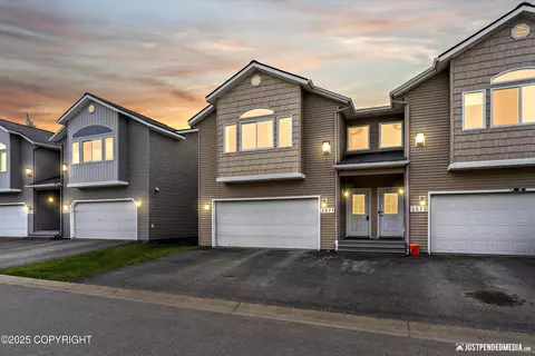 2671 Aspen Heights Loop # 42, Anchorage, AK 99508