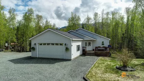 18626 Mink Creek Dr, Chugiak, AK 99567