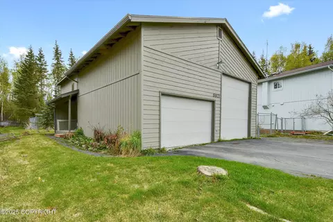 8921 Little Creek Dr, Anchorage, AK 99507