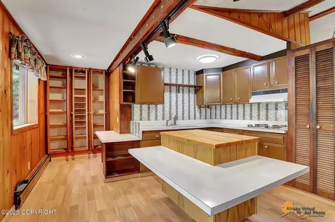 Kitchen - 20811 Eagle River Rd, Eagle River, AK 99577 photo 2 of 6