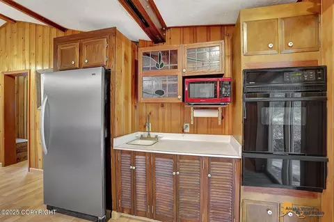 Kitchen - 20811 Eagle River Rd, Eagle River, AK 99577 photo 4 of 6
