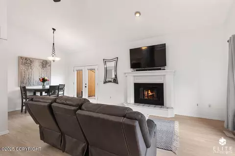 7760 Lars Cir, Anchorage, AK 99518