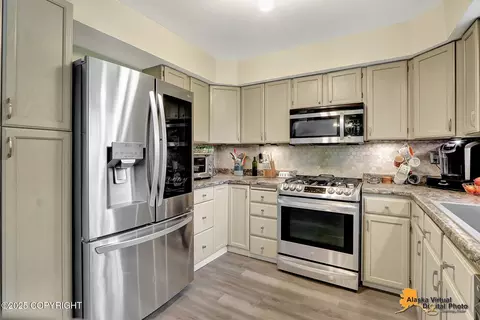 Kitchen - 18156 Harbor Point Loop Loop, Eagle River, AK 99577 photo 3 of 4
