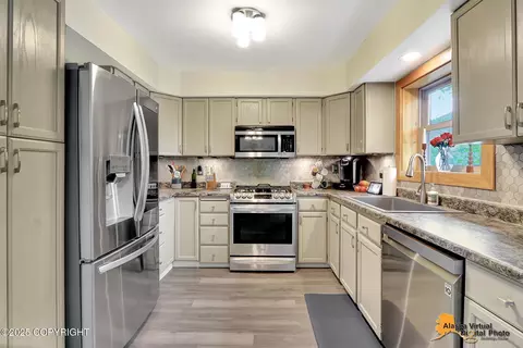 Kitchen - 18156 Harbor Point Loop Loop, Eagle River, AK 99577 photo 1 of 4