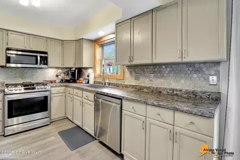 Kitchen - 18156 Harbor Point Loop Loop, Eagle River, AK 99577 photo 2 of 4