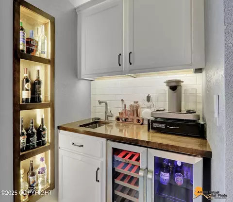 Kitchen - 18156 Harbor Point Loop Loop, Eagle River, AK 99577 photo 4 of 4