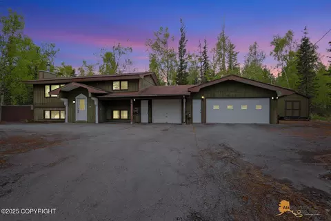 1115 N Leatherleaf Loop, Wasilla, AK 99654