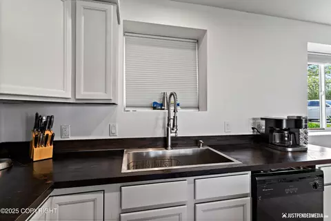 Kitchen - 437 E 14th Ave, Anchorage, AK 99501 photo 4 of 7