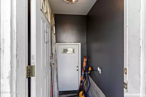 Entry Way - 437 E 14th Ave, Anchorage, AK 99501 photo 1 of 3