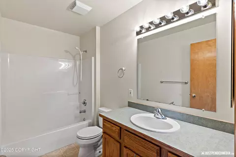 Bath - 437 E 14th Ave, Anchorage, AK 99501 photo 2 of 3