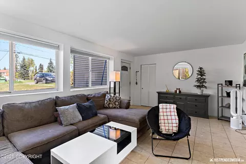 Living - 437 E 14th Ave, Anchorage, AK 99501 photo 1 of 5