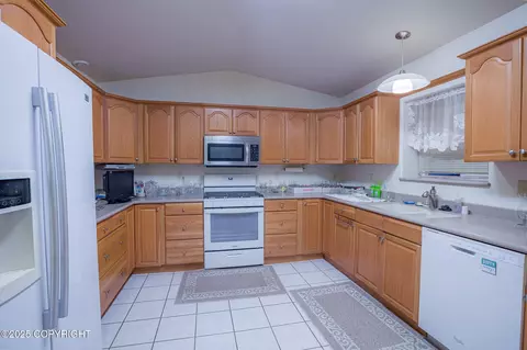 Kitchen - 8330 E 5th Ave, Anchorage, AK 99504 photo 1 of 3