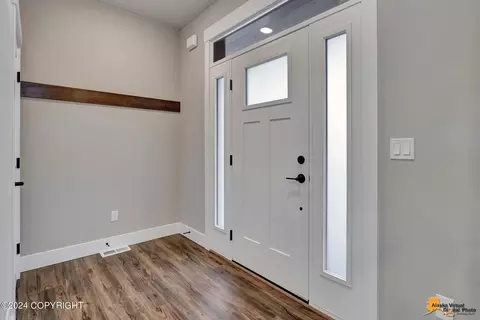 8779 Chalk Hill Loop, Anchorage, AK 99502 photo 2
