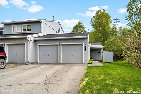 1955 Eastridge Dr, Anchorage, AK 99501