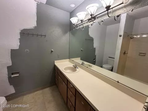 Bath - 1210 E 16th Ave # 3, Anchorage, AK 99501 photo 2 of 3