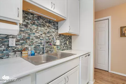 Kitchen - 1920 E 56th Ave, Anchorage, AK 99507 photo 7 of 8