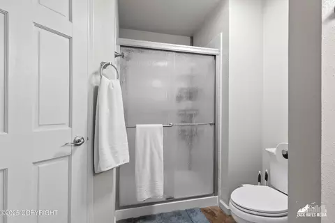 Bath - 19511 Marble Cir, Eagle River, AK 99577 photo 4 of 4