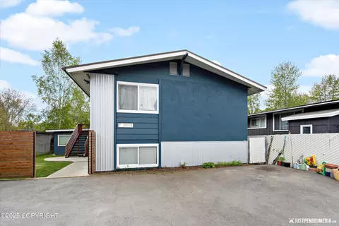 2808 W 29th Ave, Anchorage, AK 99517 photo 1
