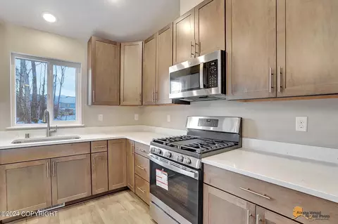 Kitchen - 1633 E Hidden Ranch Loop, Palmer, AK 99645 photo 4 of 5