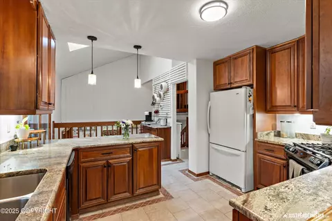 Kitchen - 10510 Constitution Cir, Eagle River, AK 99577 photo 4 of 4
