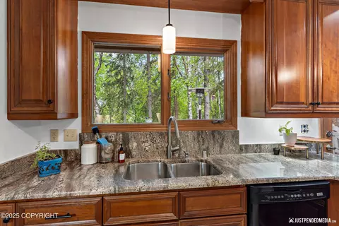 Kitchen - 10510 Constitution Cir, Eagle River, AK 99577 photo 3 of 4