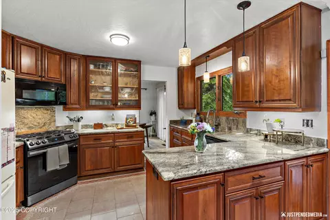 Kitchen - 10510 Constitution Cir, Eagle River, AK 99577 photo 1 of 4
