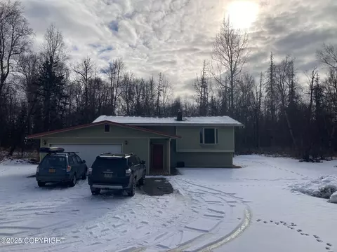 9450 N Palmer Fishhook Rd, Palmer, AK 99645