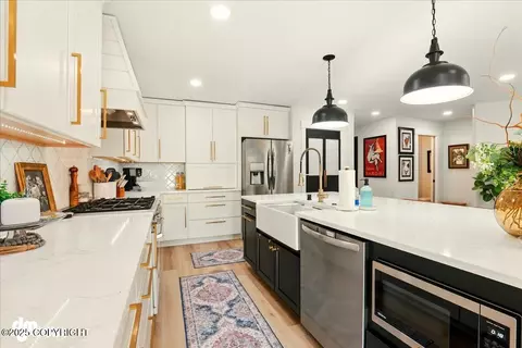 Kitchen - 10037 Excursion Cir, Anchorage, AK 99515 photo 3 of 4