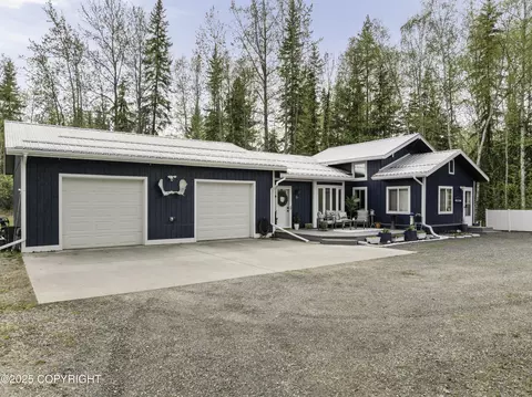 2072 Persinger Dr, North Pole, AK 99705