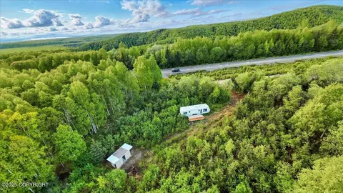 15946 W Willow Fishhook Rd, Willow, AK 99688 photo 2