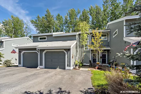 6612 Cimarron Cir, Anchorage, AK 99504