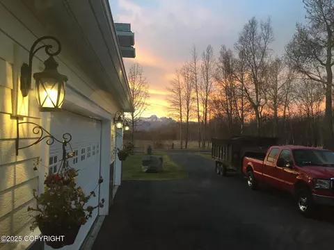 6390 N Farm Loop, Palmer, AK 99645