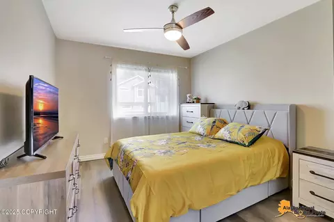 Bedroom - 20532 Pine Crest Ln, Eagle River, AK 99577 photo 4 of 6