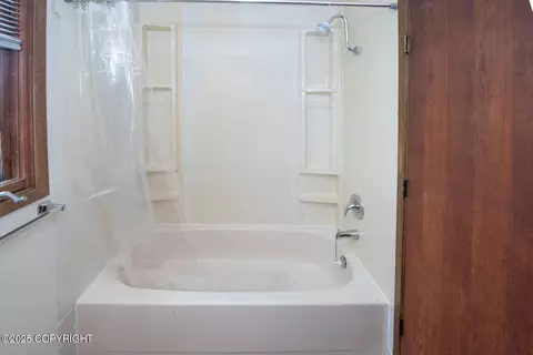 Bath - 4063 E 20th Ave # D54, Anchorage, AK 99508 photo 4 of 4