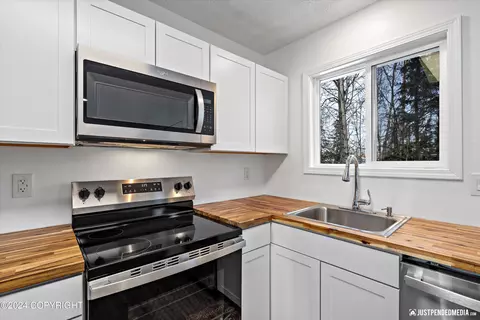 Kitchen - 4011 E 67th Ave, Anchorage, AK 99507 photo 4 of 5