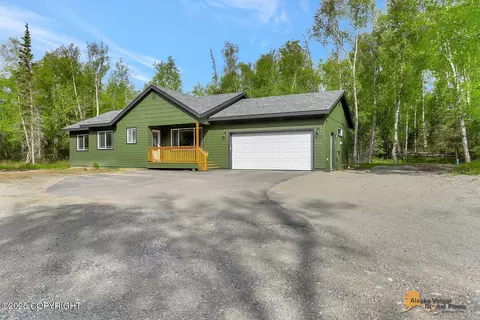 8137 E Sandstone Dr, Wasilla, AK 99654