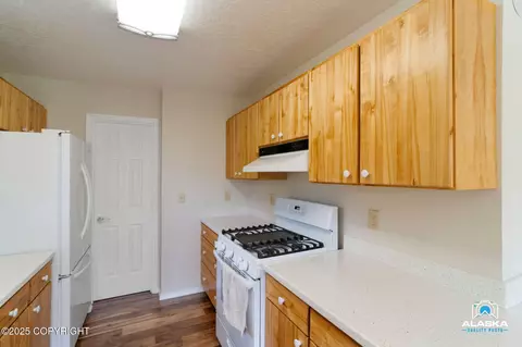 Kitchen - 4477 Panther Dr, Eagle River, AK 99577 photo 3 of 4