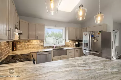 Kitchen - 19113 Sarichef Loop, Eagle River, AK 99577 photo 2 of 5
