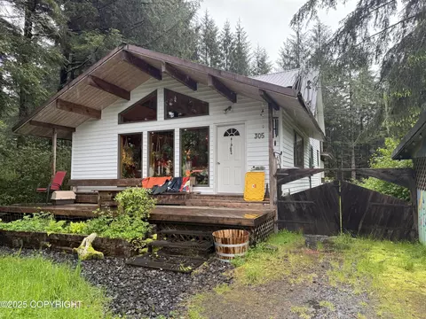 305 Baranof St, Petersburg, AK 99833