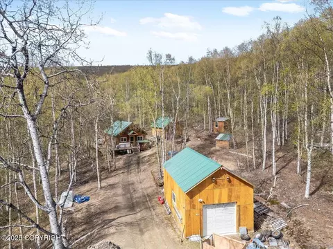 1080 Leuthold Dr, Fairbanks, AK 99712