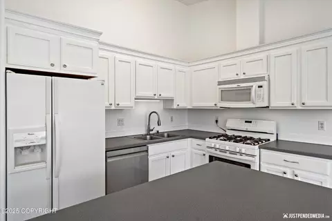 Kitchen - 2031 E 74th Ave # 13A, Anchorage, AK 99507 photo 1 of 2