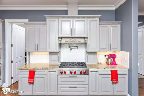 Kitchen - 5044 E Loft Cir, Wasilla, AK 99654 photo 2 of 2