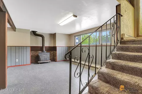 Living - 910 S Iris Cir, Palmer, AK 99645 photo 1 of 1