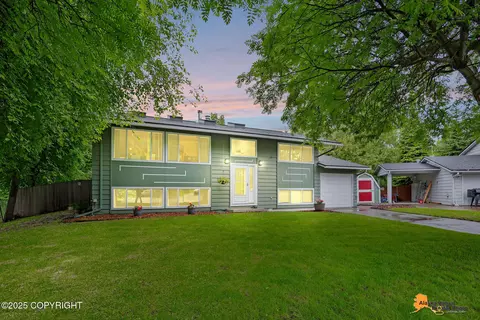 3868 Shannon Cir, Anchorage, AK 99508