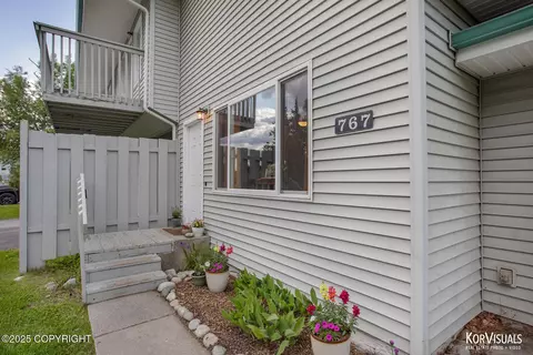 767 N Yakima St, Wasilla, AK 99654