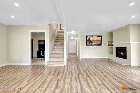 Living - 7540 Upper Omalley Rd, Anchorage, AK 99507 photo 8 of 10