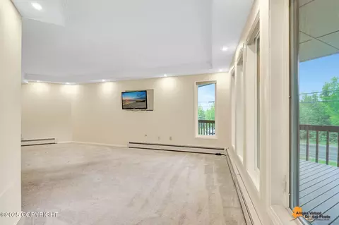 Living - 7540 Upper Omalley Rd, Anchorage, AK 99507 photo 7 of 10