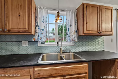 1510 E 40th Ct, Anchorage, AK 99508 photo 8